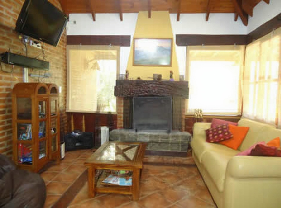 Casas con cochera y parrilla en Costa del Este miniatura 2