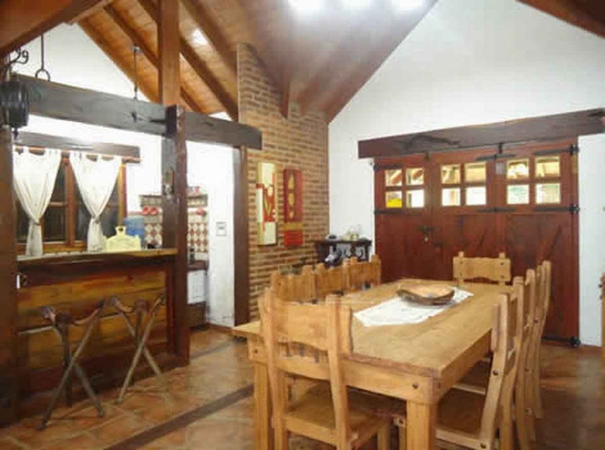 Casas con cochera y parrilla en Costa del Este miniatura 5