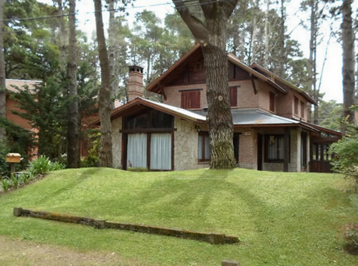 Casas con cochera y parrilla en Costa del Este miniatura 11