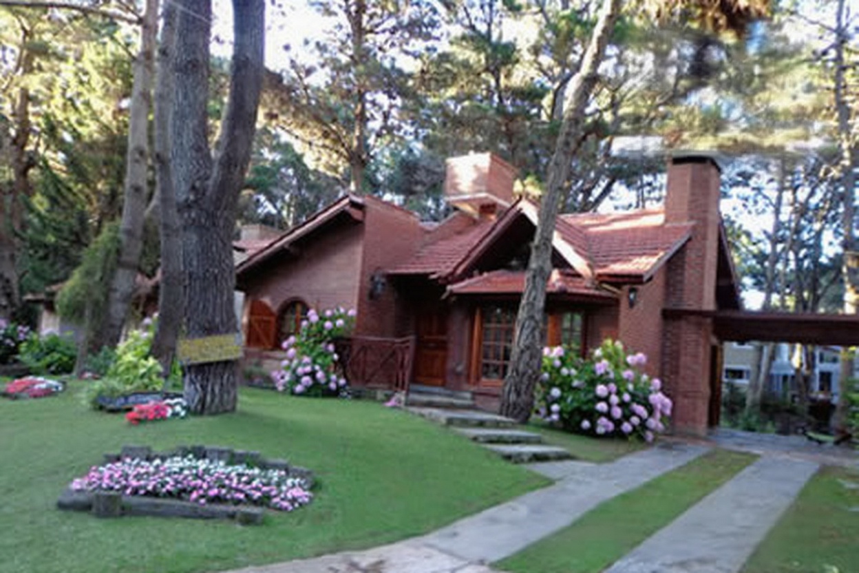 Casas con parque y parrilla a 2 cuadras del mar en Costa del Este