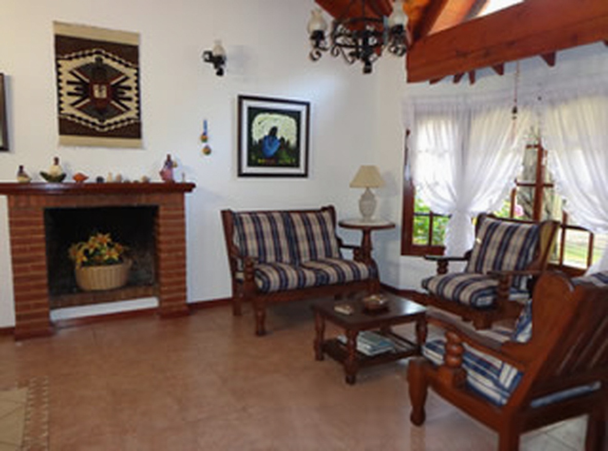 Casas con parque y parrilla a 2 cuadras del mar en Costa del Este miniatura 2