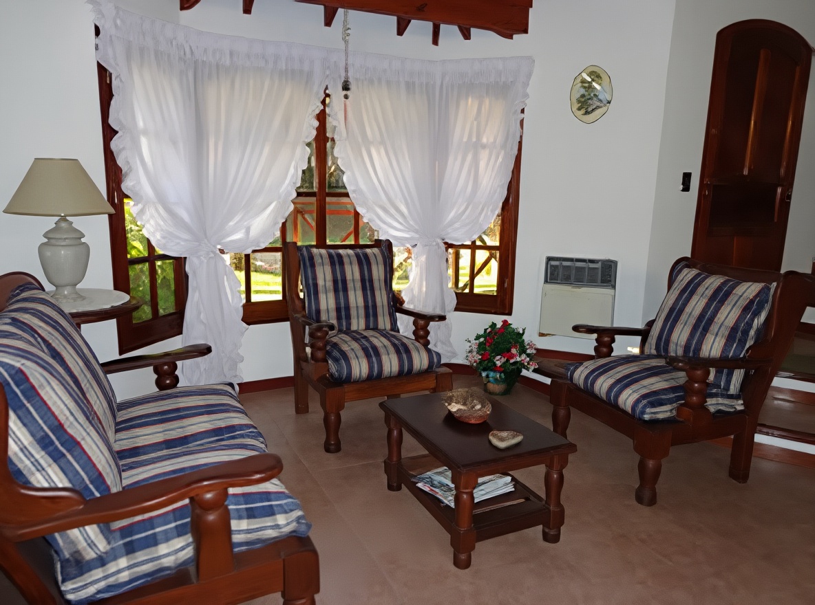 Casas con parque y parrilla a 2 cuadras del mar en Costa del Este miniatura 3