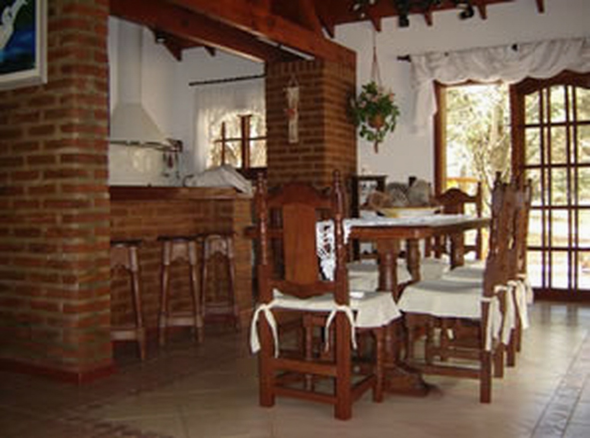 Casas con parque y parrilla a 2 cuadras del mar en Costa del Este miniatura 4