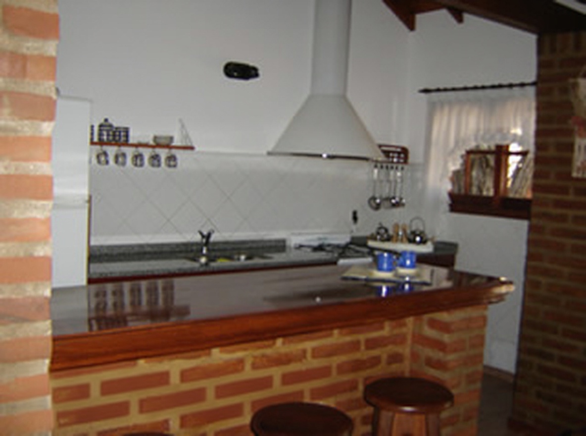 Casas con parque y parrilla a 2 cuadras del mar en Costa del Este miniatura 5