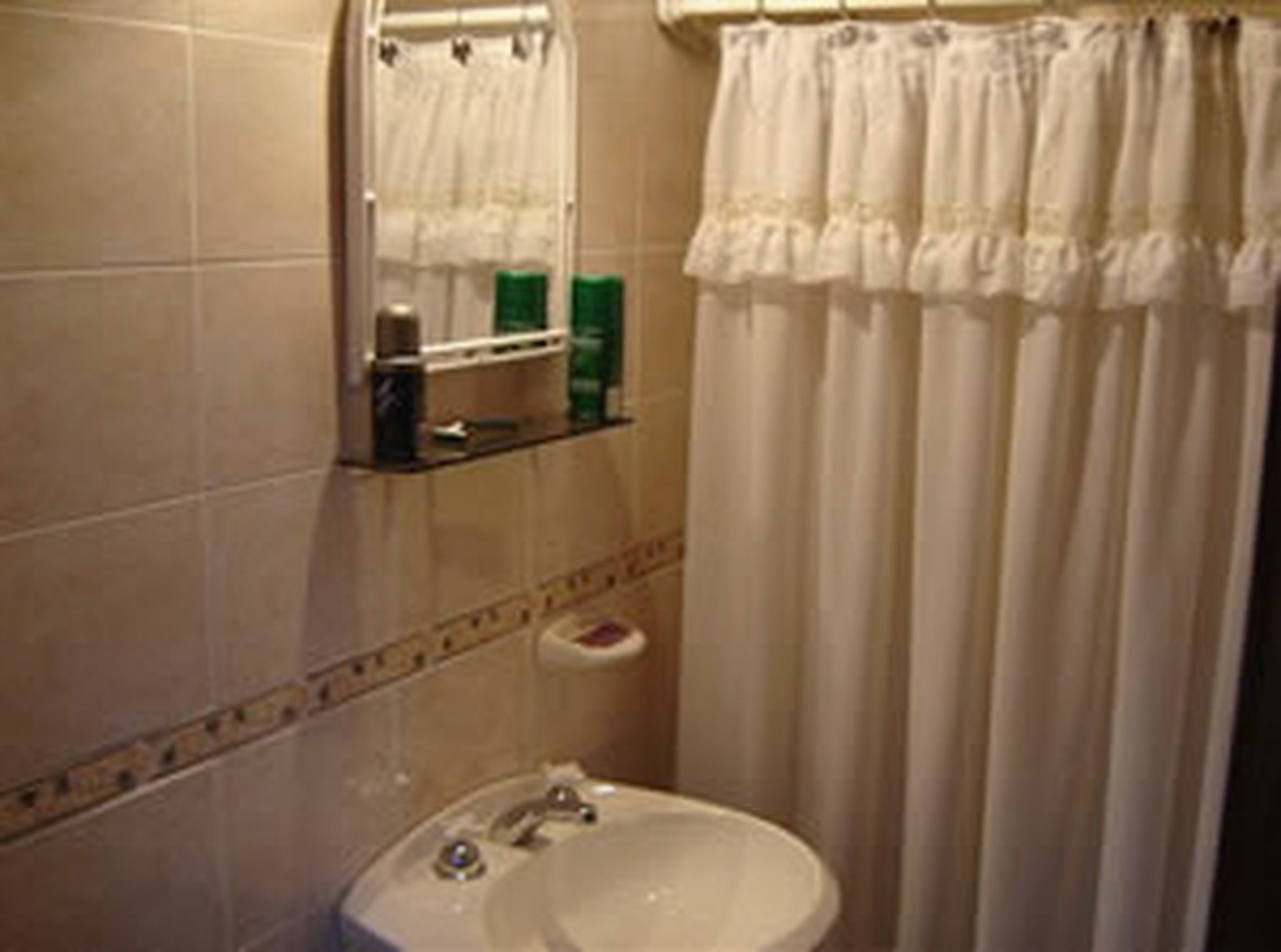 Casas con parque y parrilla a 2 cuadras del mar en Costa del Este miniatura 10