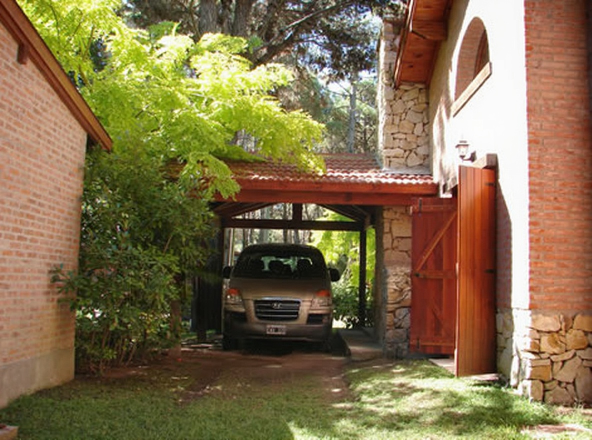 Chalet de 4 dormitorios en Costa del Este miniatura 3