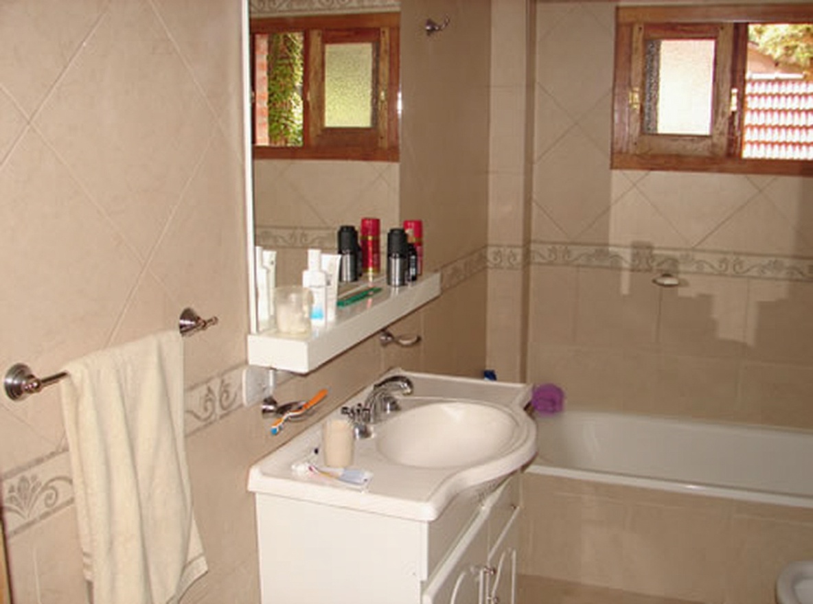 Chalet de 4 dormitorios en Costa del Este miniatura 7