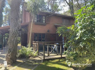 Chalet con parque y parrilla a 400 metros del mar en Costa del Este