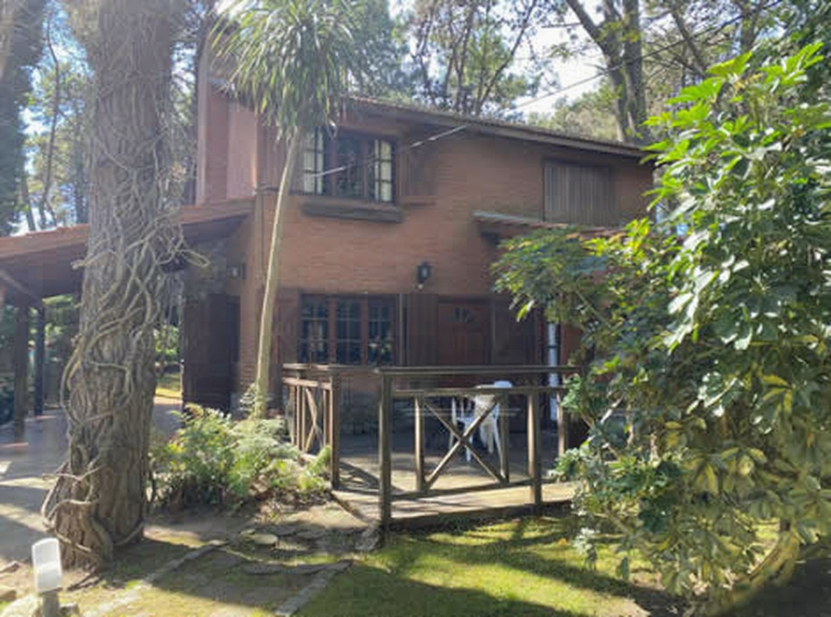 Chalet con parque y parrilla a 400 metros del mar en Costa del Este