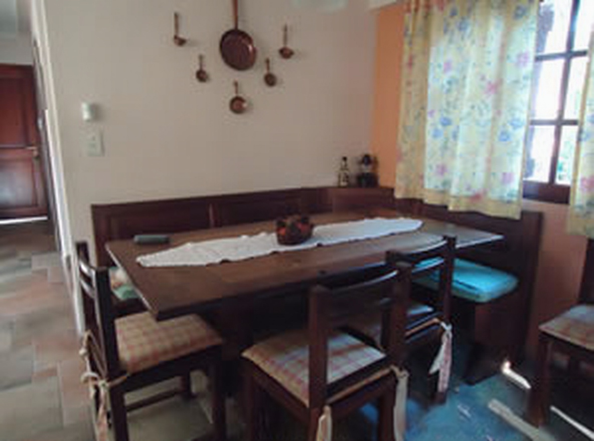 Chalet con parque y parrilla a 400 metros del mar en Costa del Este miniatura 3