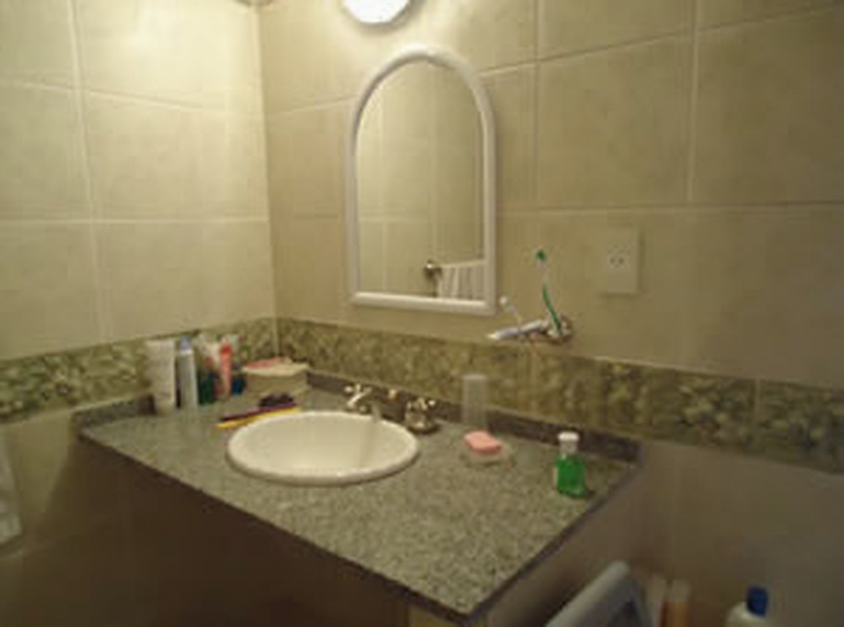 Chalet con parque y parrilla a 400 metros del mar en Costa del Este miniatura 12