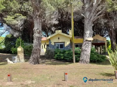 Chalet con parque y parrilla a 4 cuadras del mar en Costa del Este