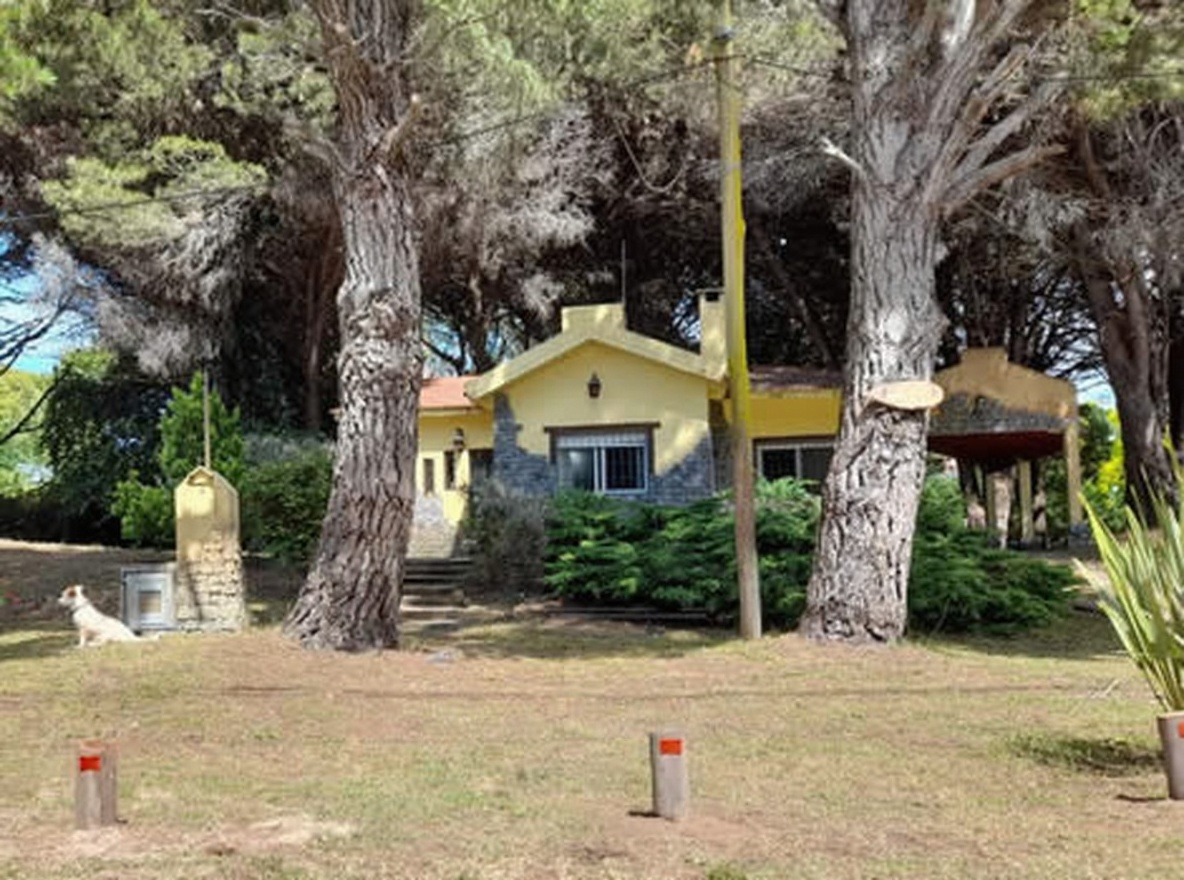 Chalet con parque y parrilla a 4 cuadras del mar en Costa del Este