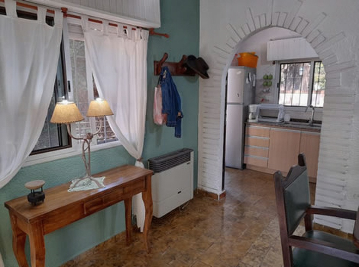 Chalet con parque y parrilla a 4 cuadras del mar en Costa del Este miniatura 10