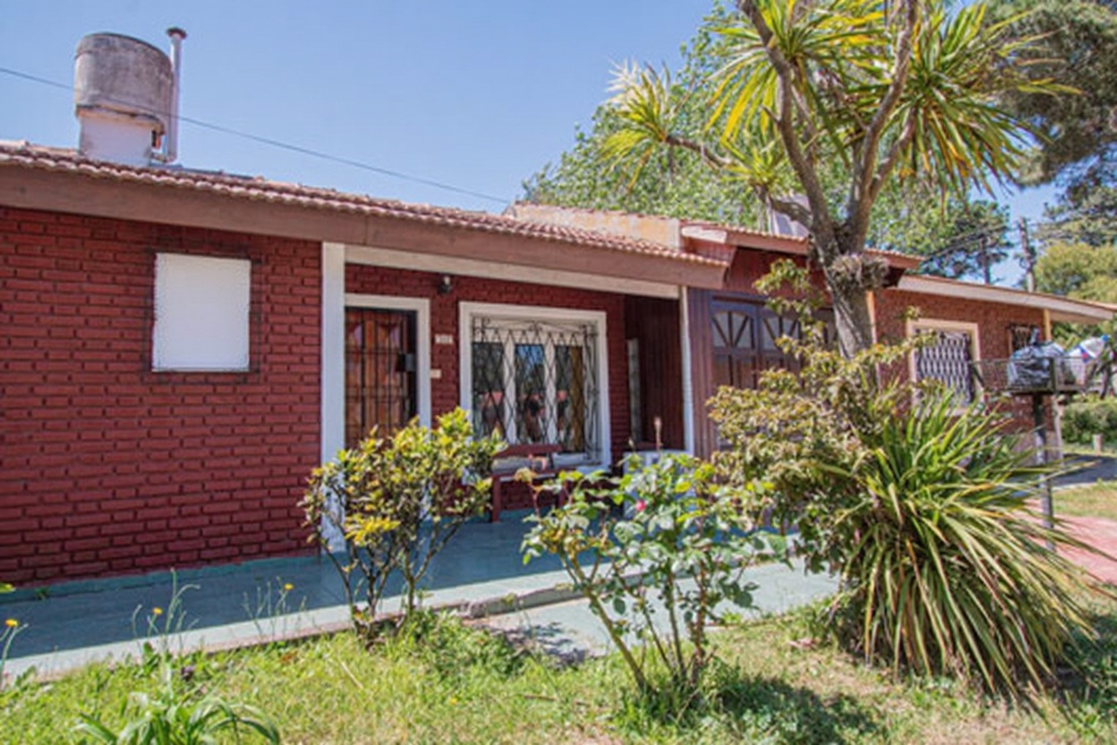 Chalet de 2 habitaciones a 500 metros del mar en Mar de Ajó miniatura 2