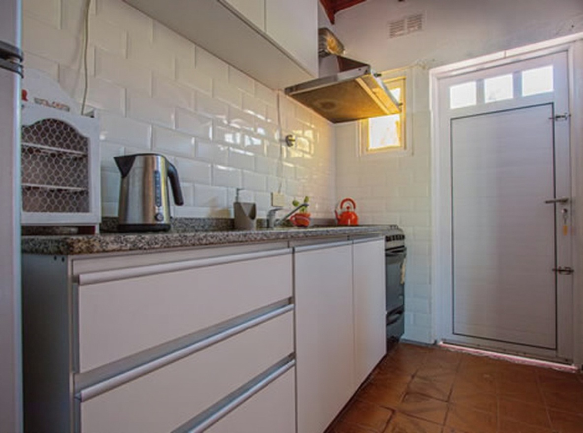 Chalet de 2 habitaciones a 500 metros del mar en Mar de Ajó miniatura 4