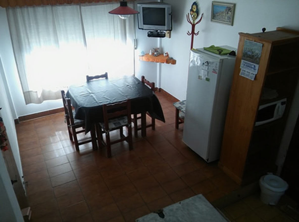 Chalet con cochera y parrilla en Las Toninas miniatura 3