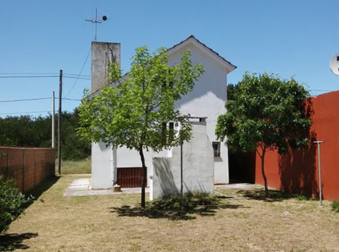 Chalet con cochera y parrilla en Las Toninas miniatura 12