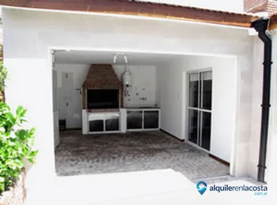 Chalet con cochera y parrilla a 50 metros del mar en Santa Teresita foto 3