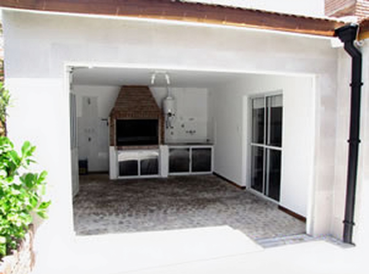 Chalet con cochera y parrilla a 50 metros del mar en Santa Teresita miniatura 3