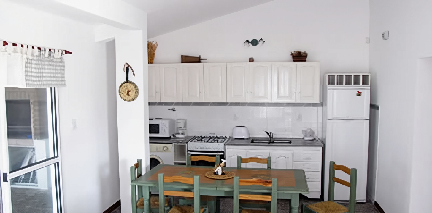 Chalet con cochera y parrilla a 50 metros del mar en Santa Teresita miniatura 5