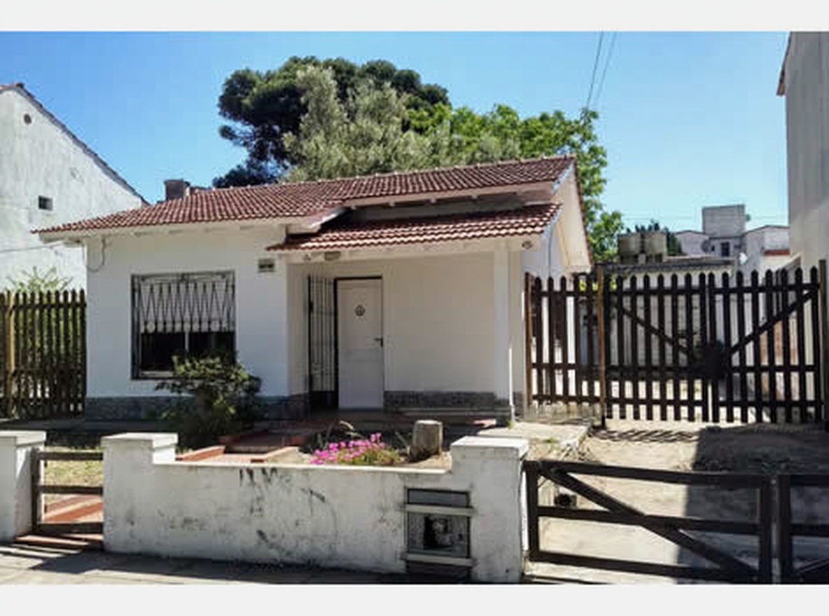 Chalet con parque y parrilla a 300 metros del mar en Santa Teresita