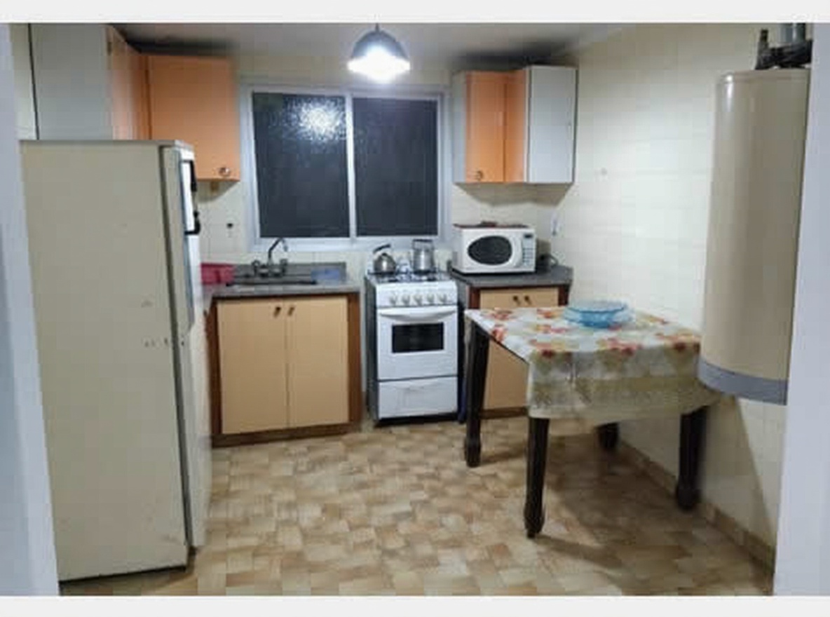 Chalet con parque y parrilla a 300 metros del mar en Santa Teresita miniatura 2