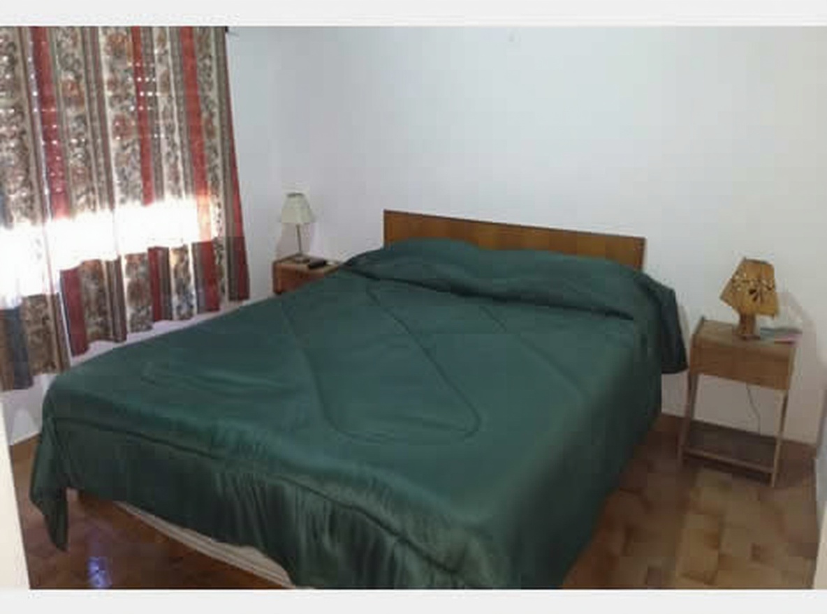 Chalet con parque y parrilla a 300 metros del mar en Santa Teresita miniatura 4