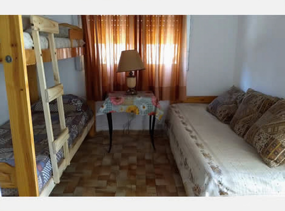 Chalet con parque y parrilla a 300 metros del mar en Santa Teresita miniatura 5