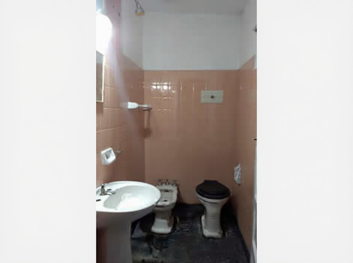 Chalet con parque y parrilla a 300 metros del mar en Santa Teresita miniatura 7