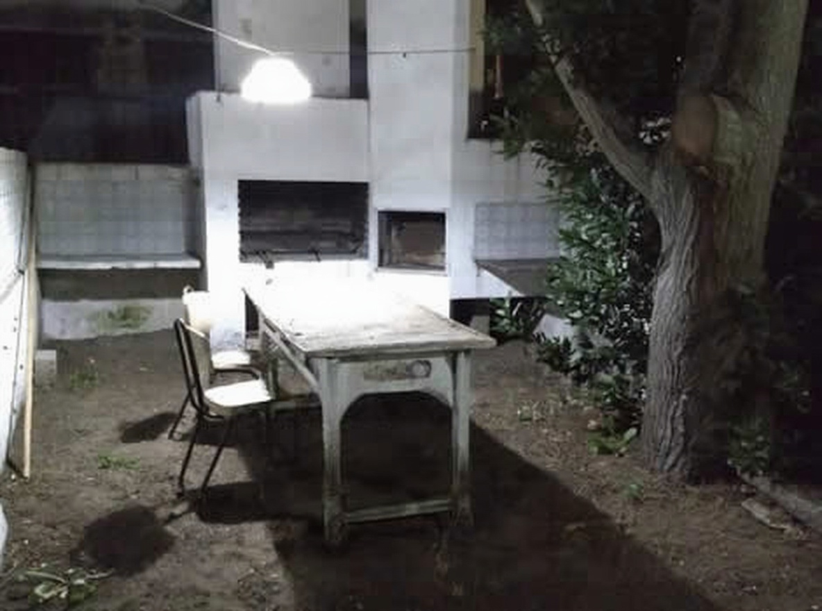 Chalet con parque y parrilla a 300 metros del mar en Santa Teresita miniatura 8