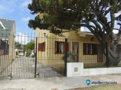 Chalet con pileta y parrilla a 130 metros del mar en Mar del Tuyú