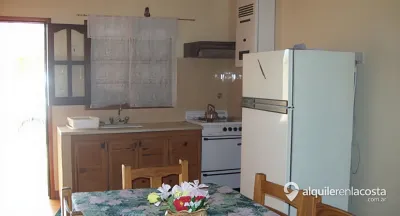 Chalet con pileta y parrilla a 130 metros del mar en Mar del Tuyú foto 4