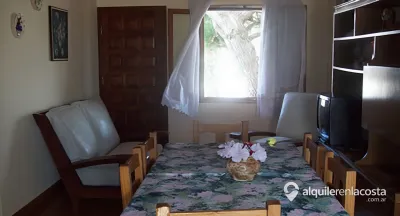 Chalet con pileta y parrilla a 130 metros del mar en Mar del Tuyú foto 5