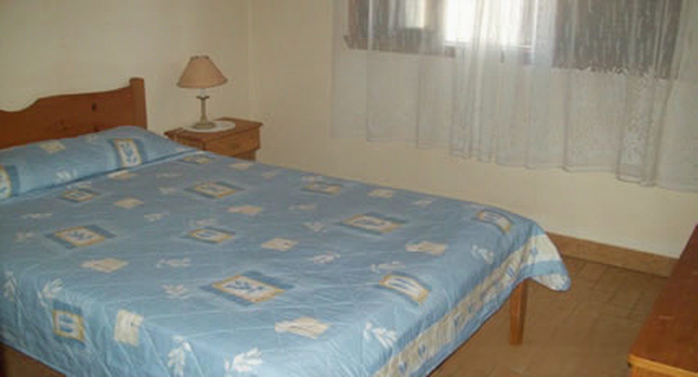 Chalet con pileta y parrilla a 130 metros del mar en Mar del Tuyú miniatura 7