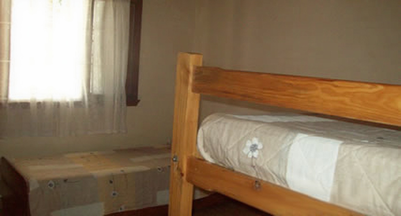 Chalet con pileta y parrilla a 130 metros del mar en Mar del Tuyú miniatura 9