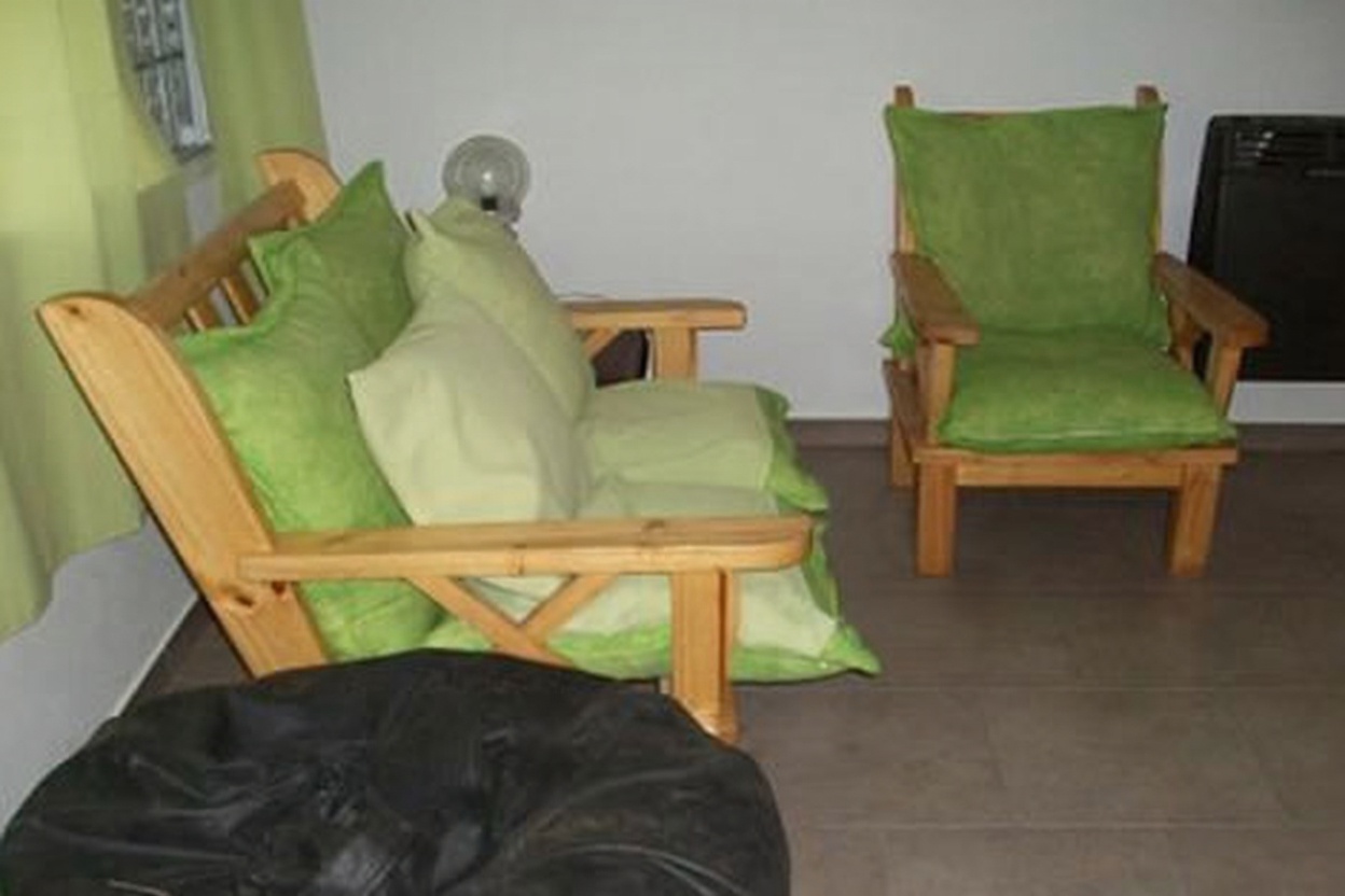 Chalet con parque y parrilla frente al mar en Mar del Tuyú miniatura 4