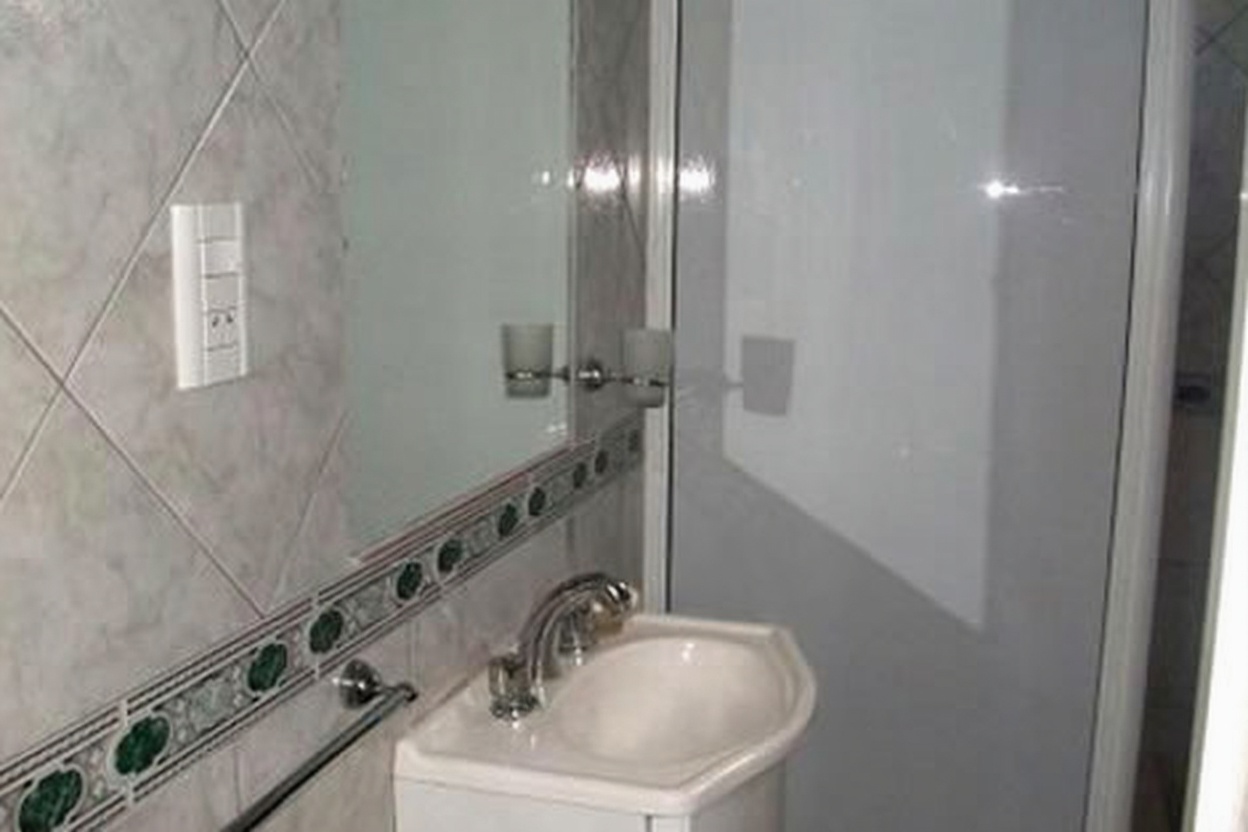 Chalet con parque y parrilla frente al mar en Mar del Tuyú miniatura 8