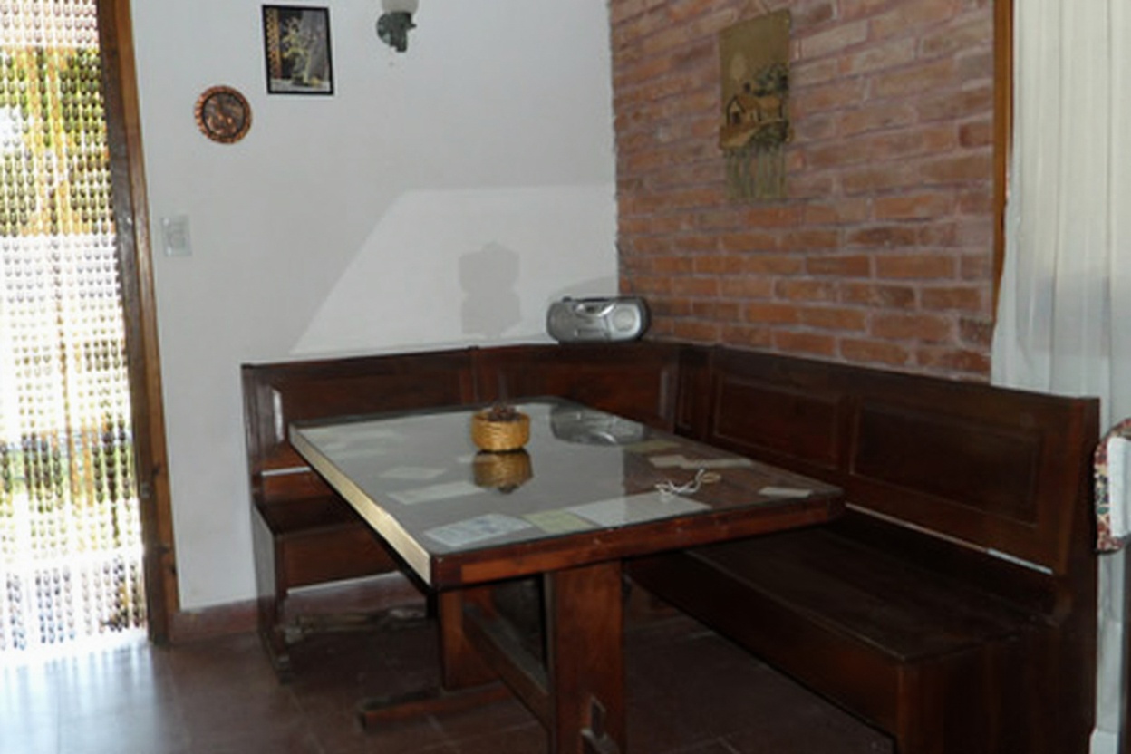 Chalet con parque y parrilla en Las Toninas miniatura 3