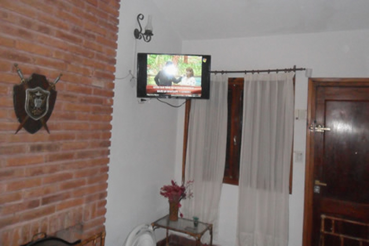 Chalet con parque y parrilla en Las Toninas miniatura 4