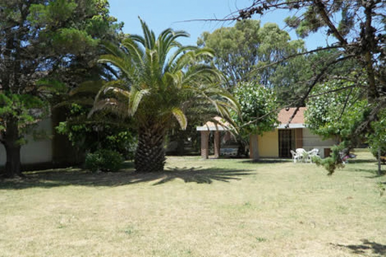 Chalet con parque y parrilla en Las Toninas miniatura 9