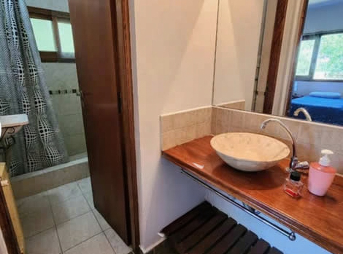 Chalet con parque y parrilla en Costa del Este miniatura 5