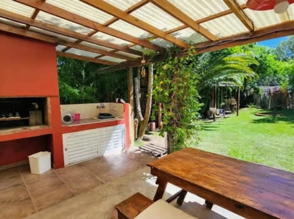 Chalet con parque y parrilla en Costa del Este miniatura 8