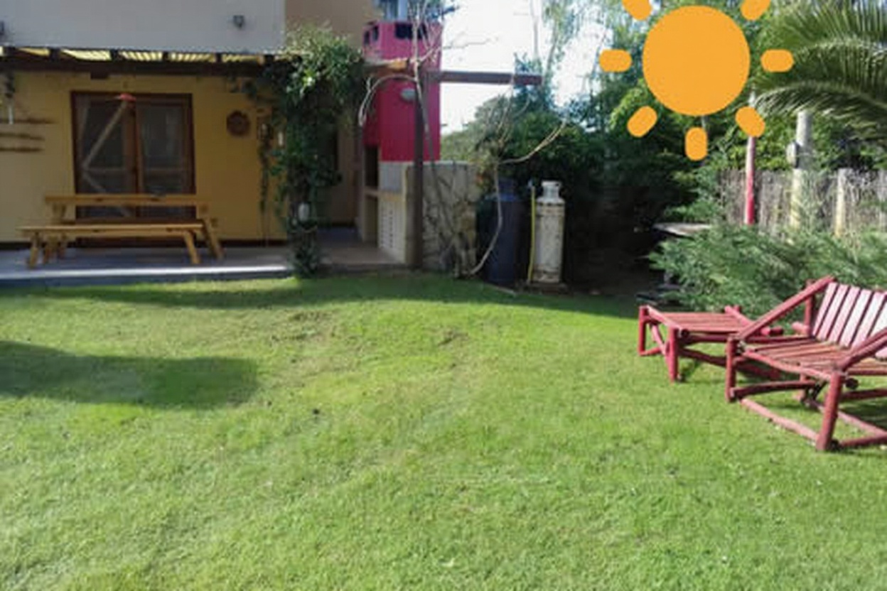 Chalet con parque y parrilla en Costa del Este miniatura 11