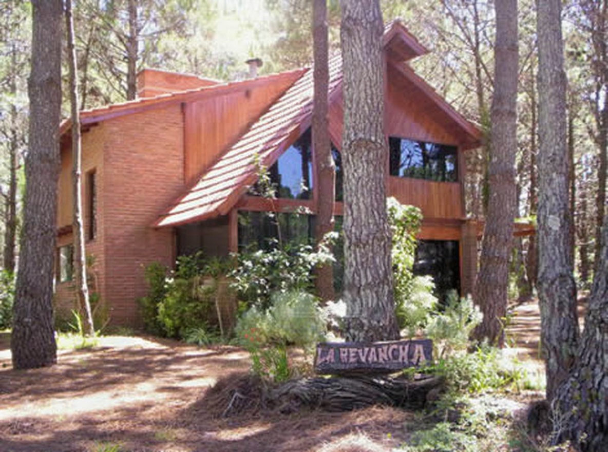 Chalet con parque y parrilla a 300 metros del mar en Costa del Este