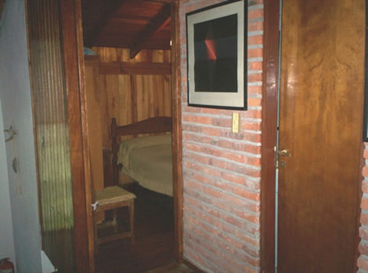 Chalet con parque y parrilla a 300 metros del mar en Costa del Este miniatura 6