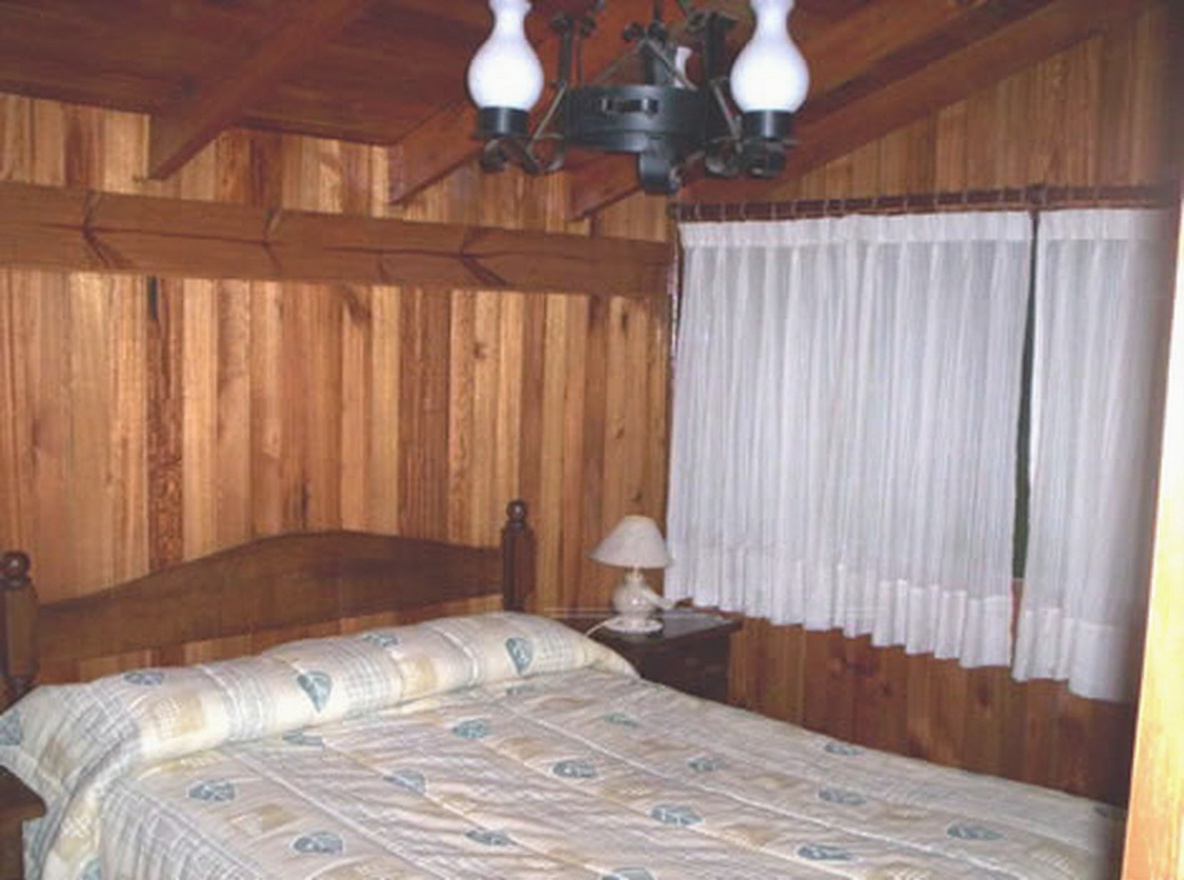 Chalet con parque y parrilla a 300 metros del mar en Costa del Este miniatura 7