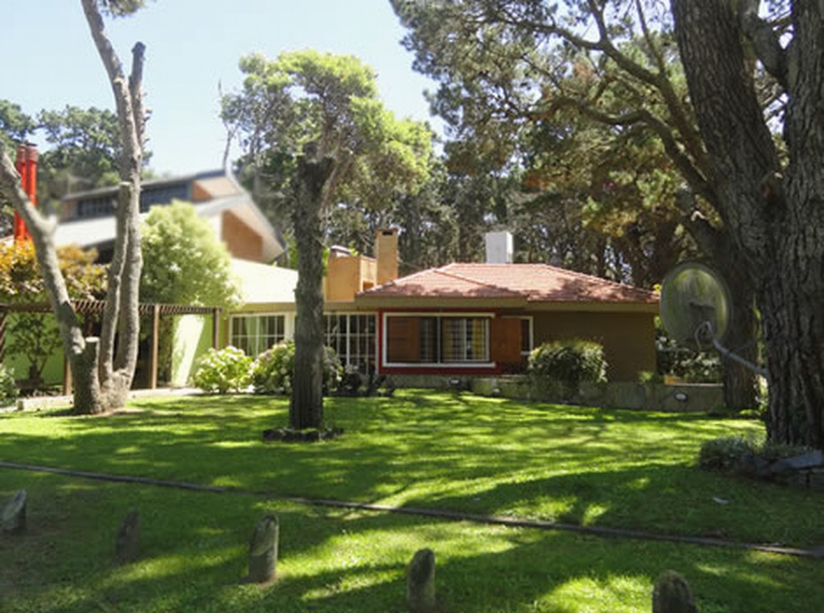 Chalet con WiFi a 300 metros del mar en Costa del Este miniatura 3