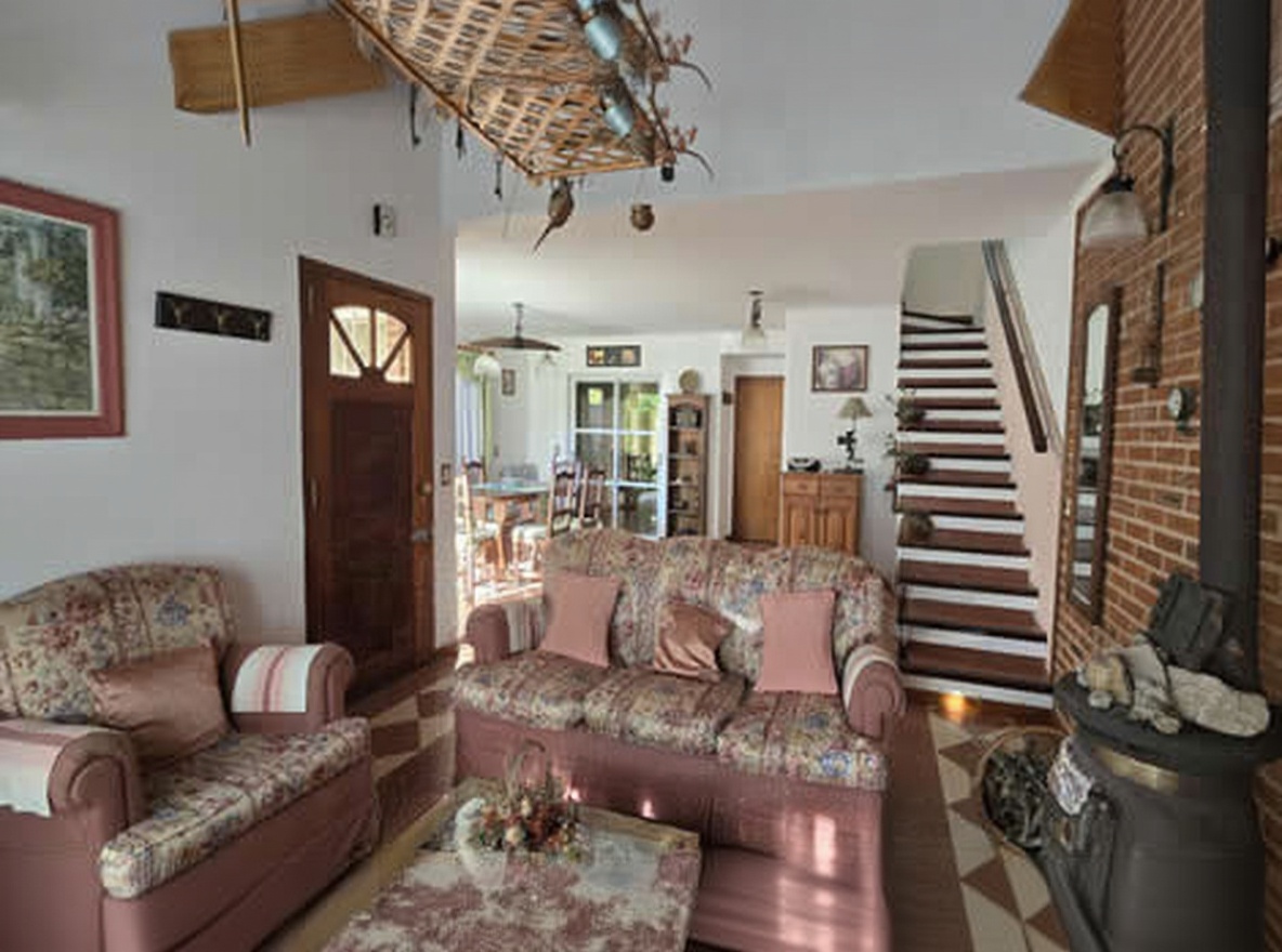 Chalet con parque y parrilla en Lucila del Mar miniatura 2