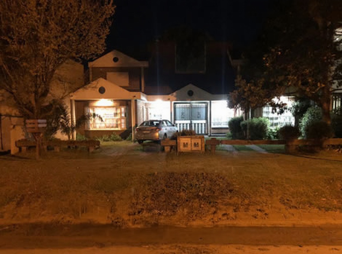 Chalet con parque y parrilla a 400 metros del mar en Lucila del Mar